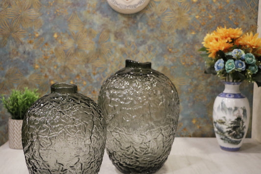 Obsidian Bloom vase- small