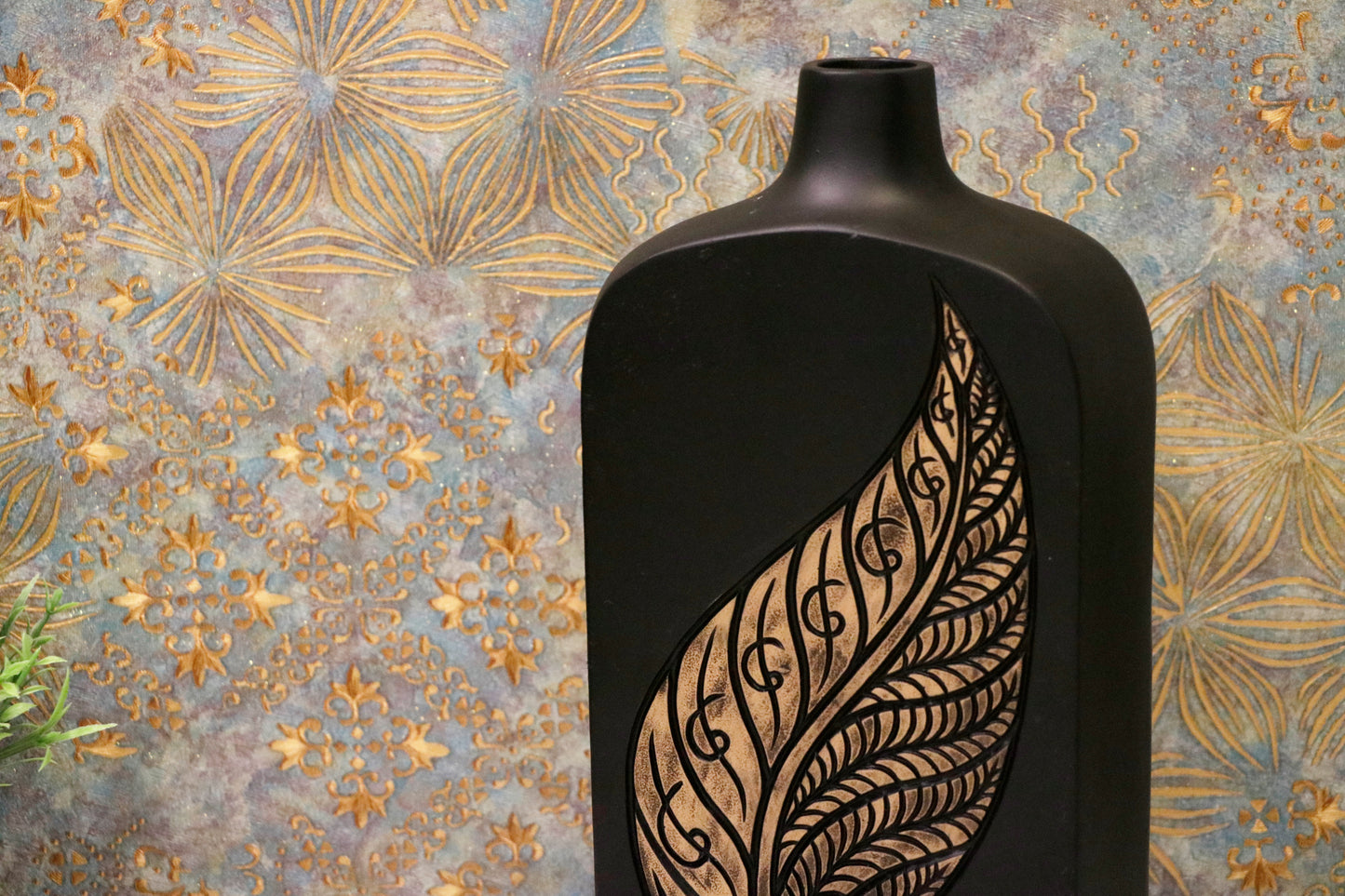 Noir Leaf Carved Vase