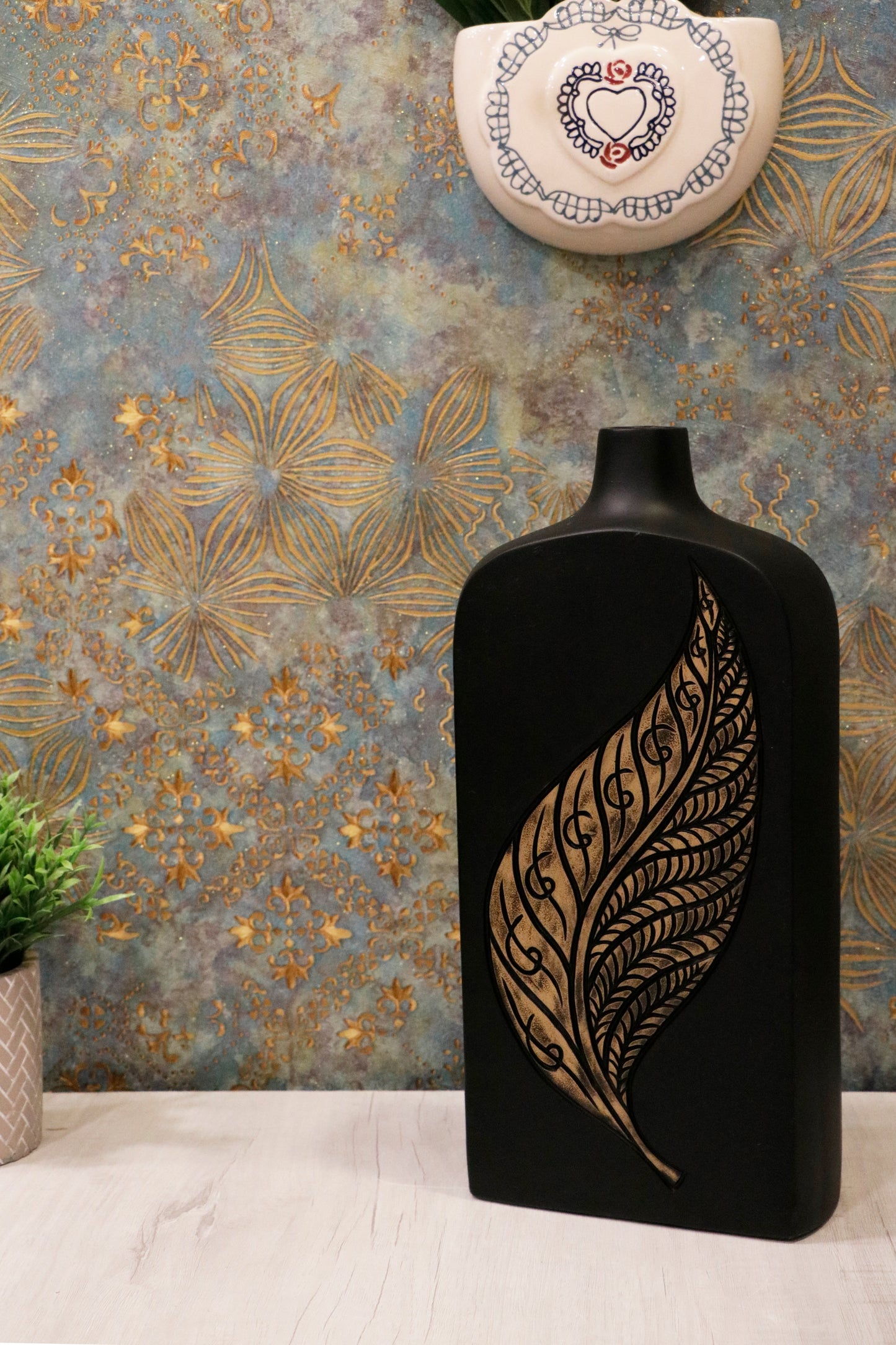 Noir Leaf Carved Vase