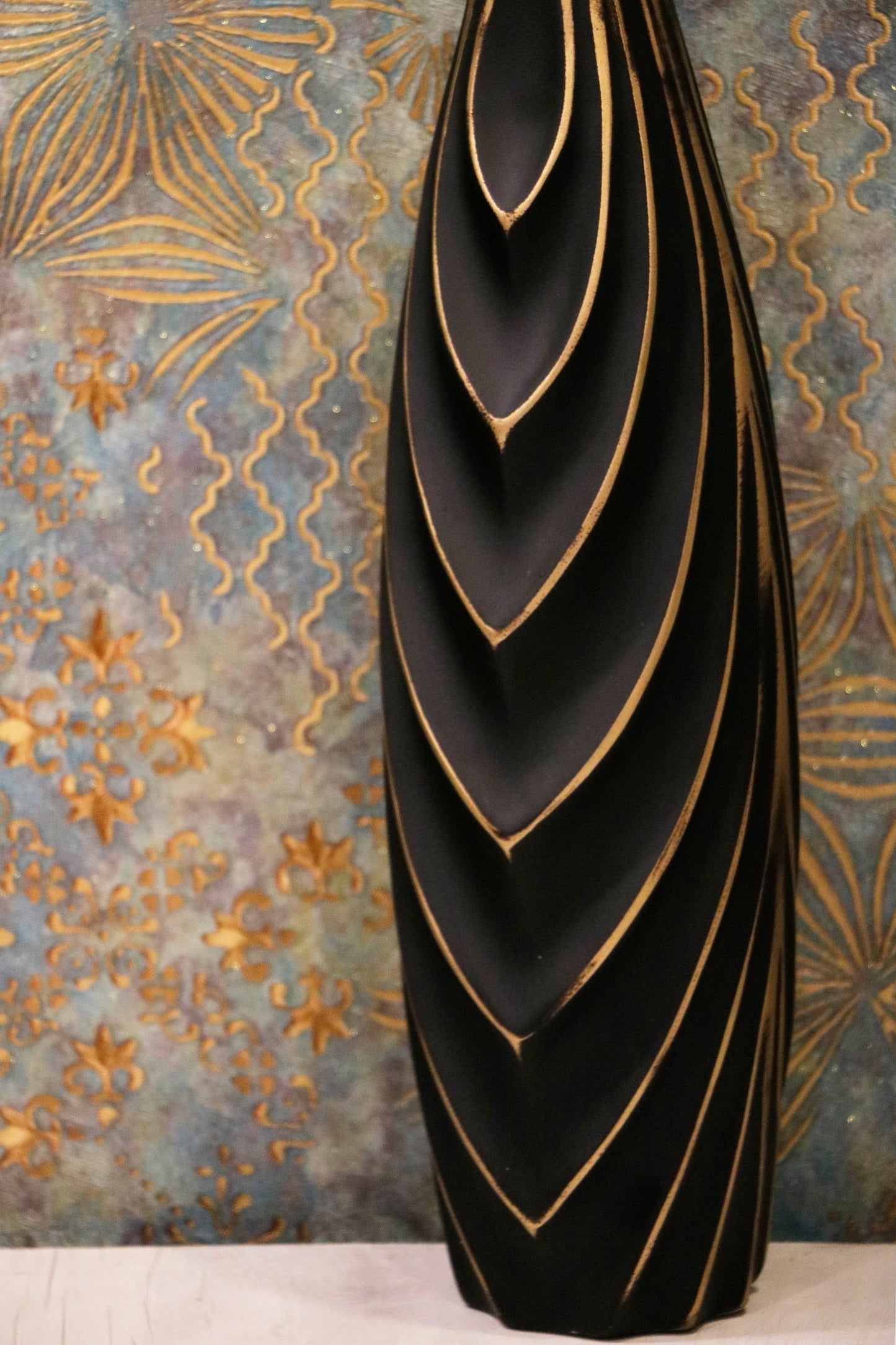 Noir Eclipse Floor Vase – Black &amp; Gold Swirl