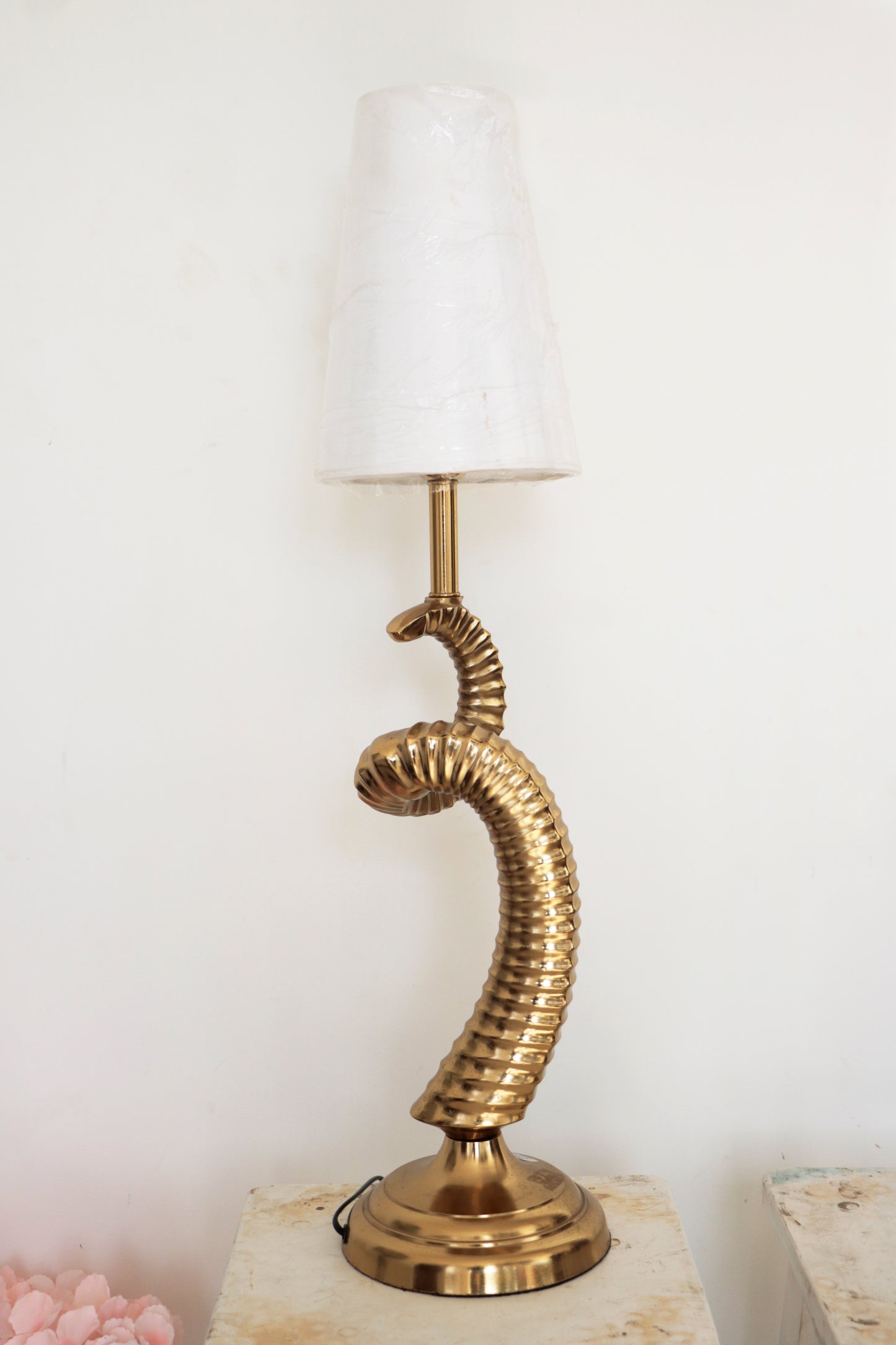 Modern Brass Table Lamp – Artistic Curved Design
