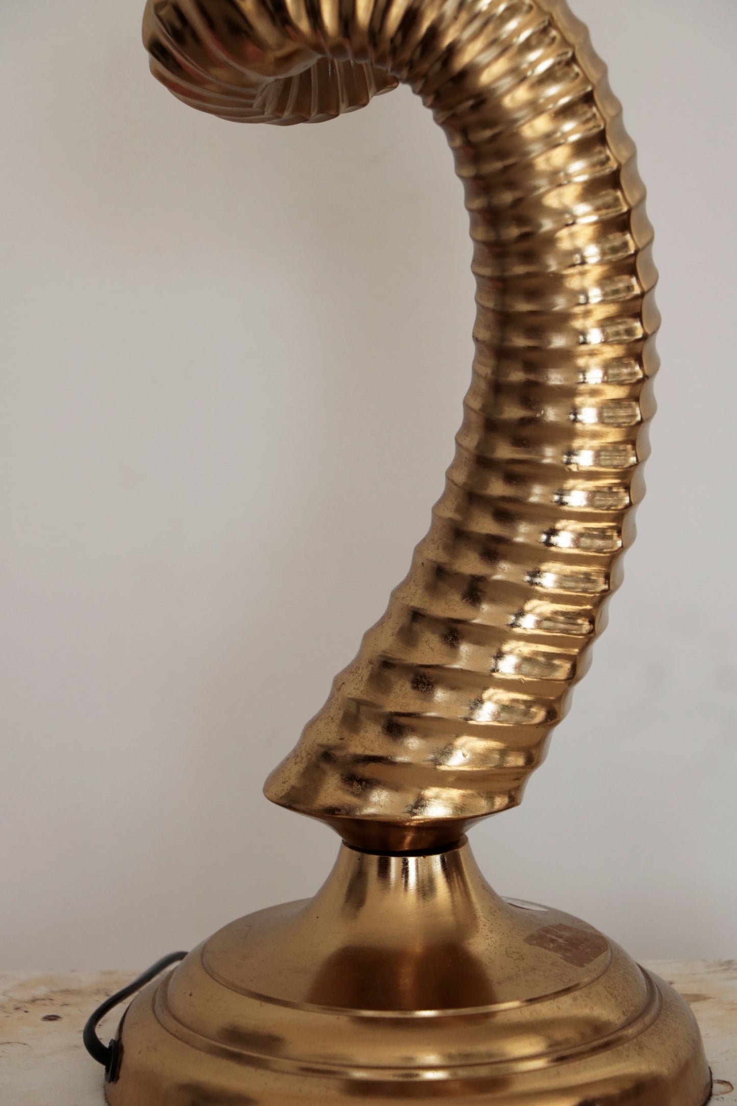Modern Brass Table Lamp – Artistic Curved Design