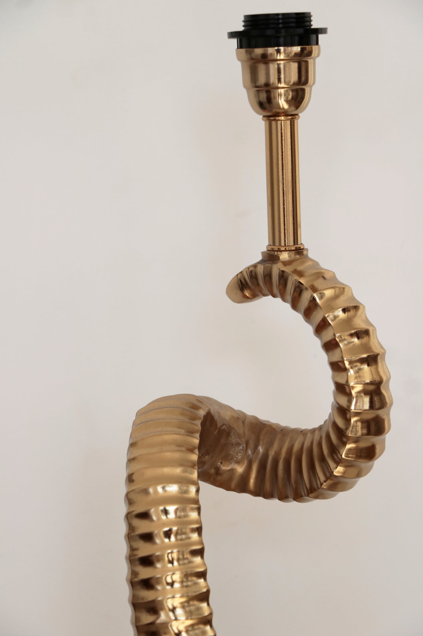 Modern Brass Table Lamp – Artistic Curved Design