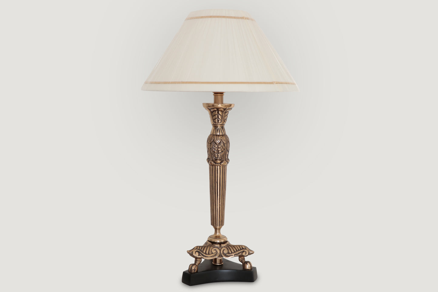 Classic Antique Brass Table Lamp – Vintage Elegance